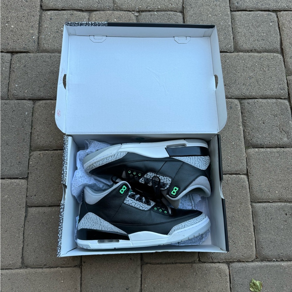 Jordan Retro 3 - Green Glow Size 13